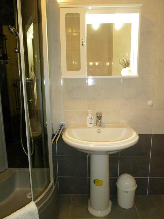 & In Apartman *