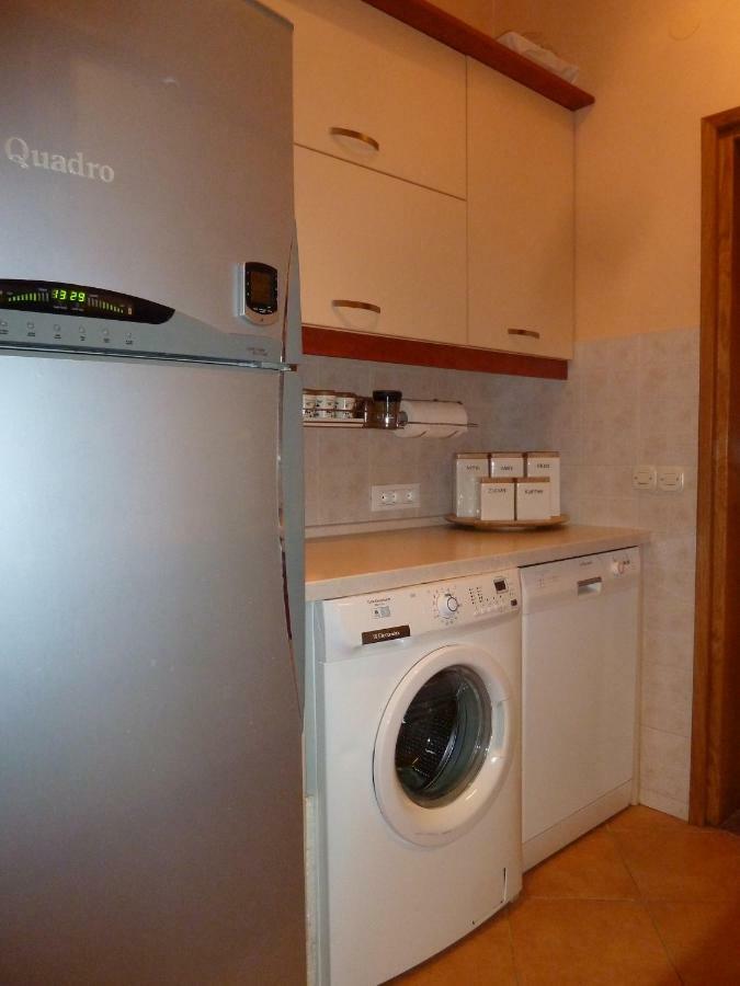 & In Apartman *